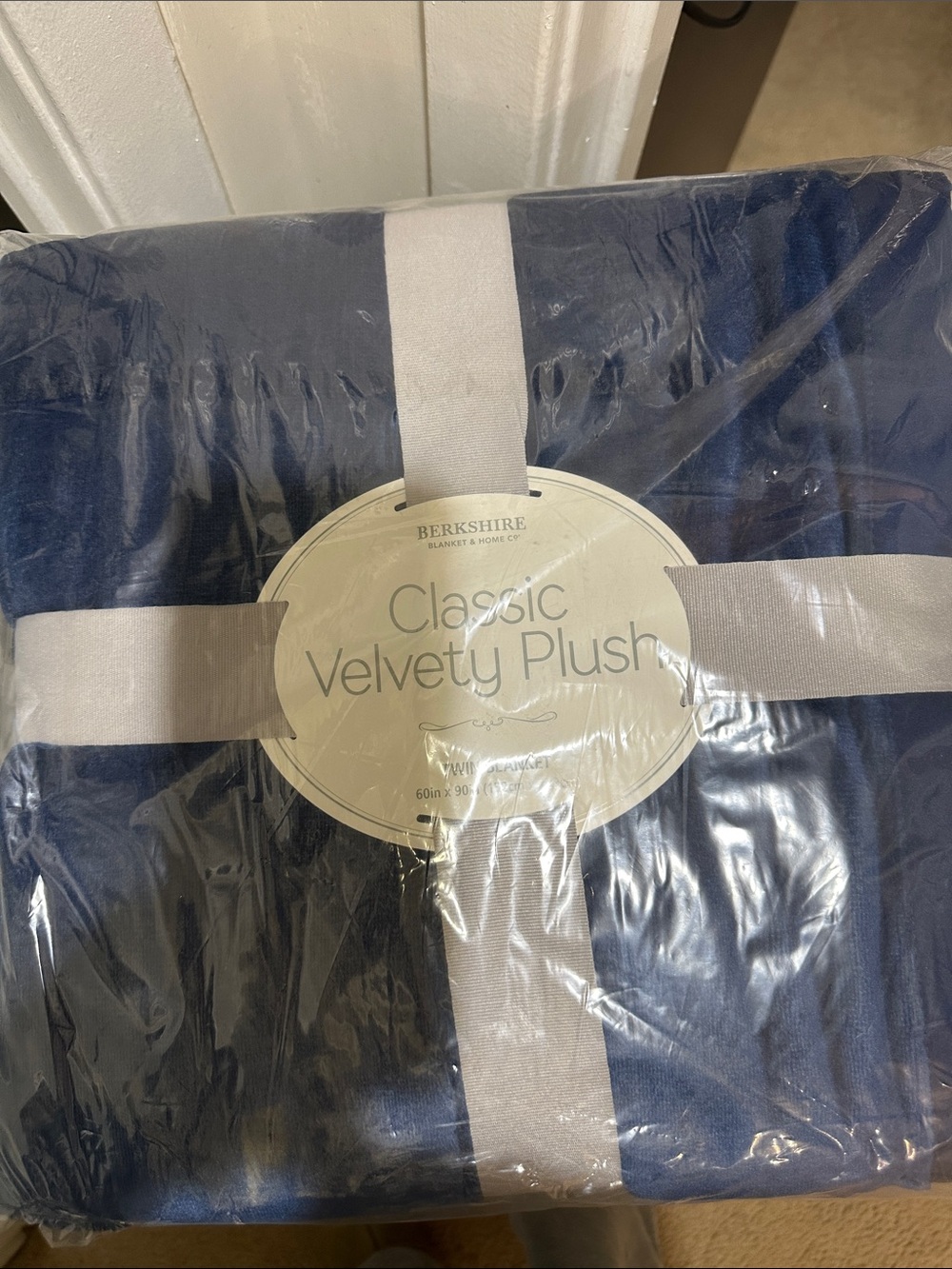 Berkshire Classic Velvety Plush Blanket – Navy